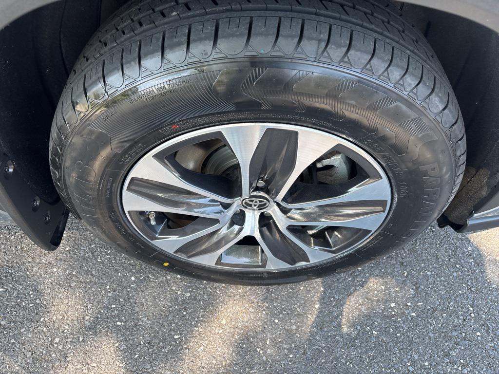 used 2022 Toyota Highlander car, priced at $34,500