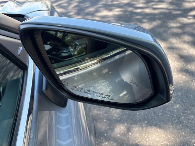 used 2022 Toyota Highlander car, priced at $35,800
