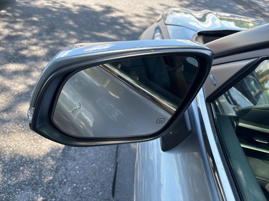 used 2022 Toyota Highlander car, priced at $34,500