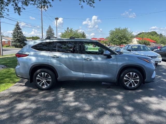 used 2022 Toyota Highlander car, priced at $35,800