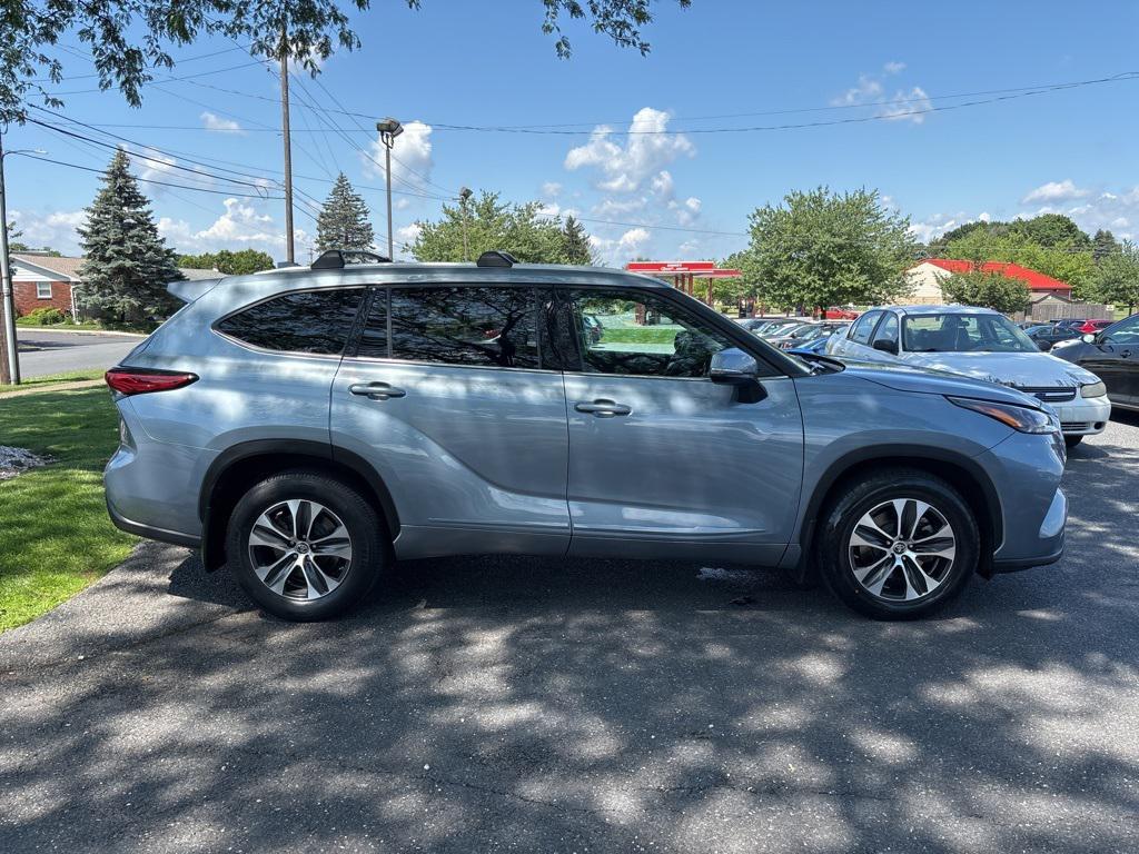 used 2022 Toyota Highlander car, priced at $34,500
