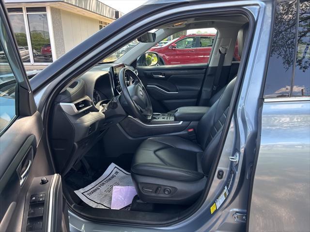used 2022 Toyota Highlander car, priced at $35,800