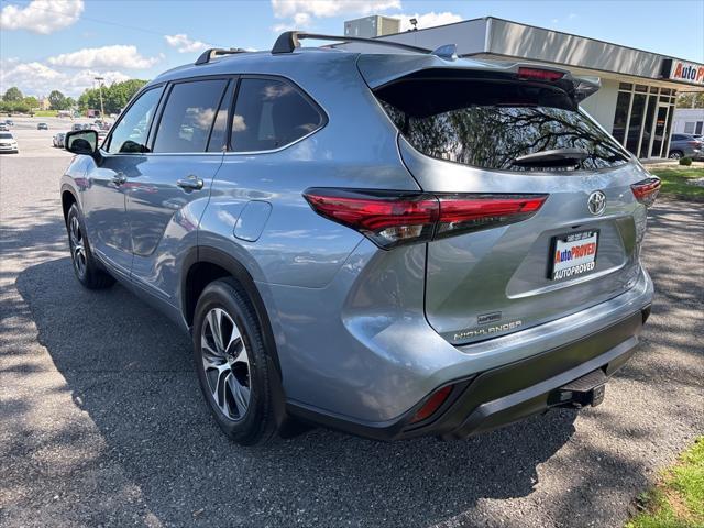 used 2022 Toyota Highlander car, priced at $35,800