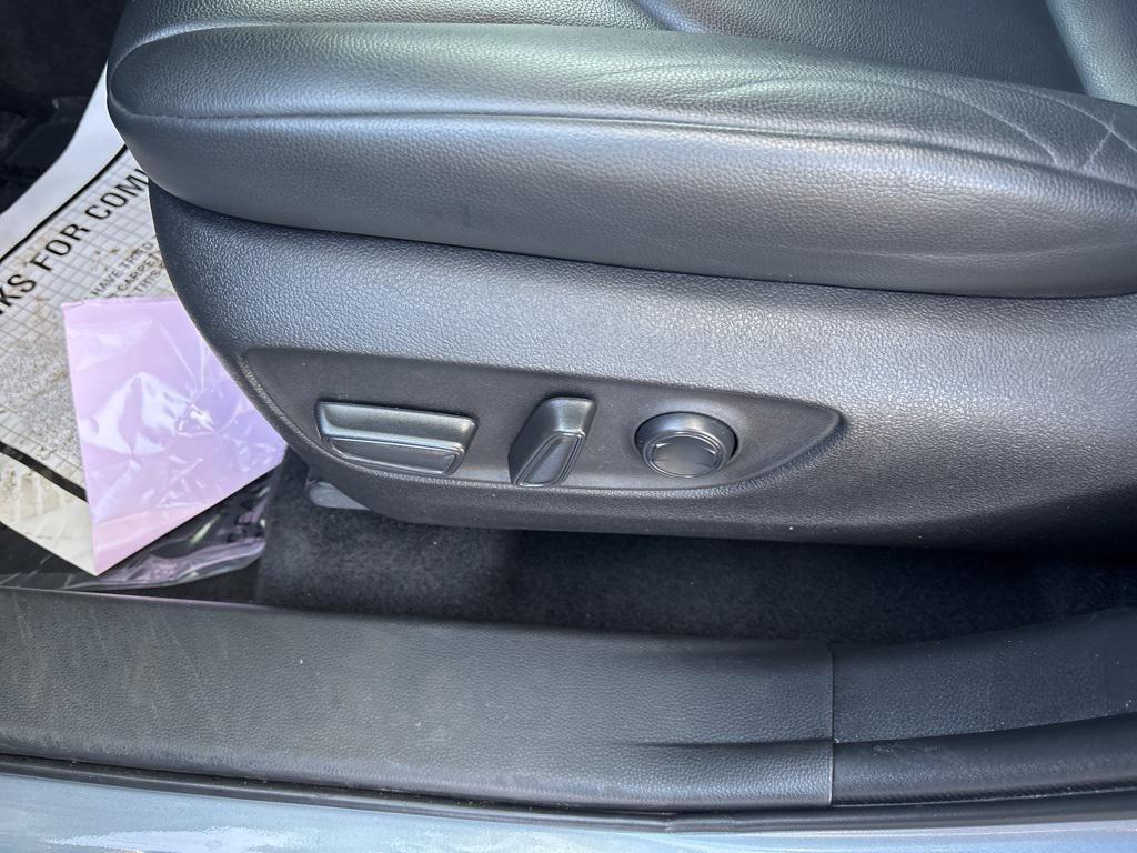 used 2022 Toyota Highlander car, priced at $34,500