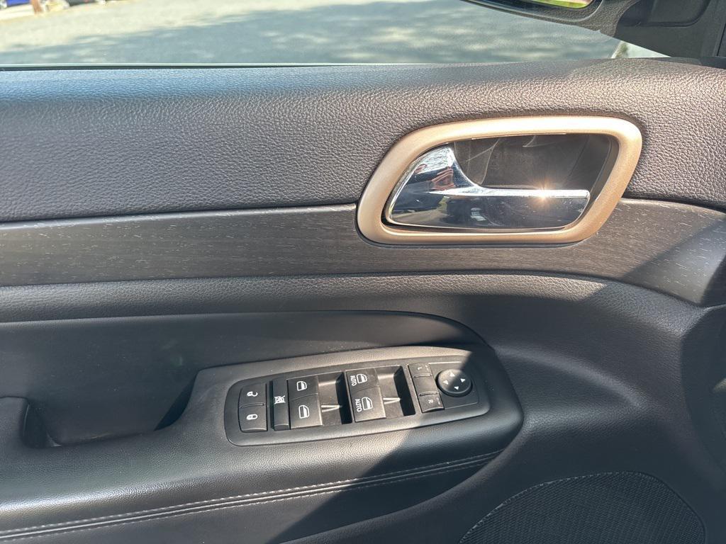 used 2017 Jeep Grand Cherokee car, priced at $15,200