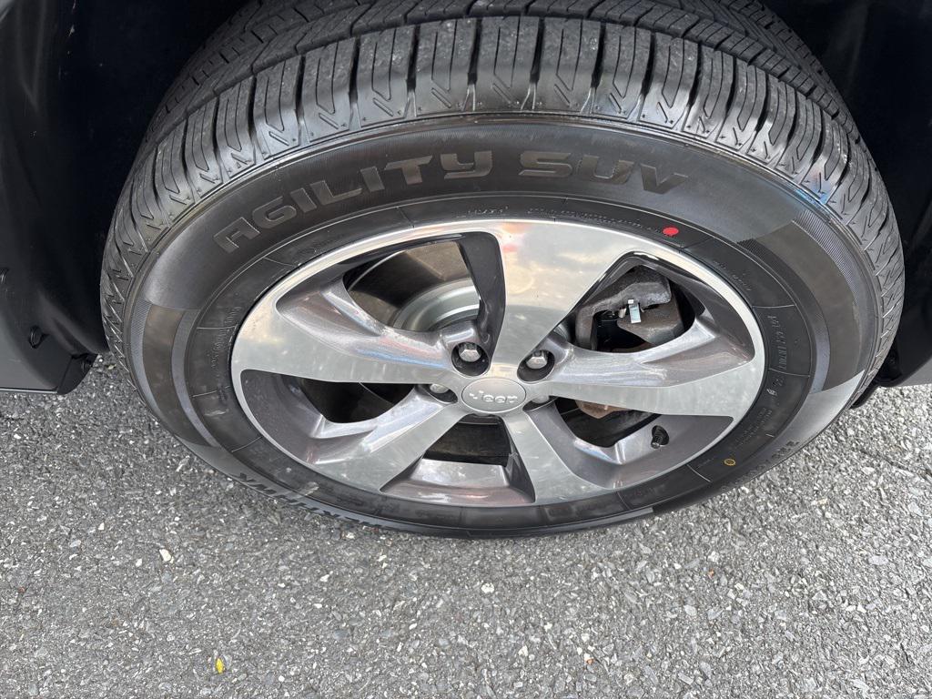 used 2019 Jeep Cherokee car, priced at $16,200