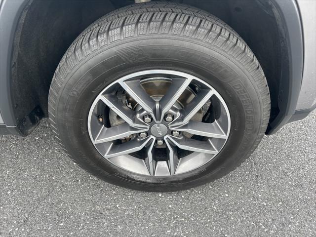 used 2017 Jeep Grand Cherokee car, priced at $15,600