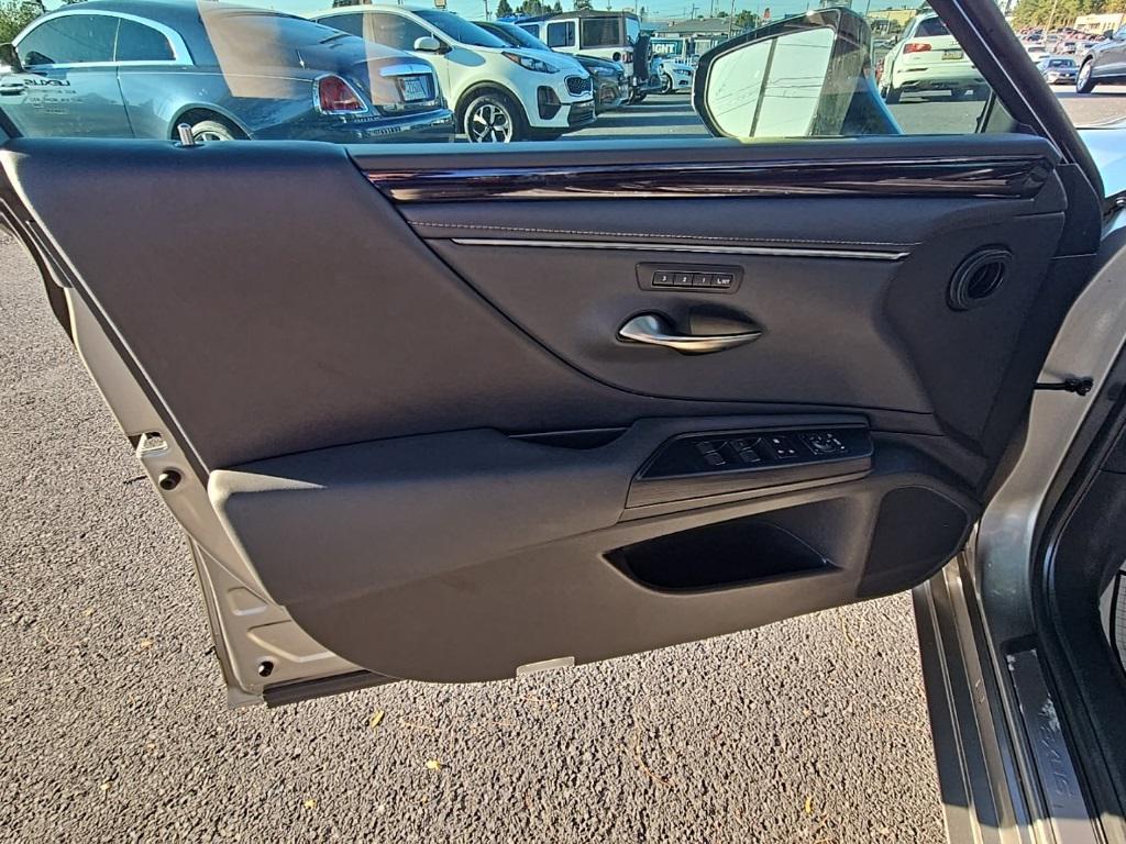 used 2021 Lexus ES 350 car, priced at $27,400