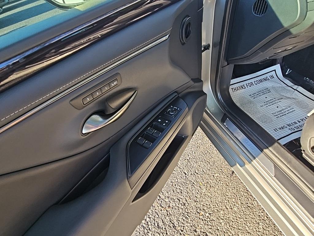 used 2021 Lexus ES 350 car, priced at $27,400
