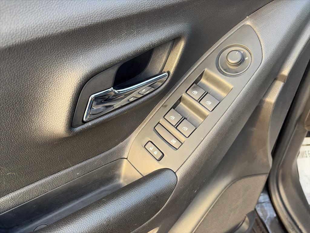 used 2022 Chevrolet Trax car, priced at $15,800