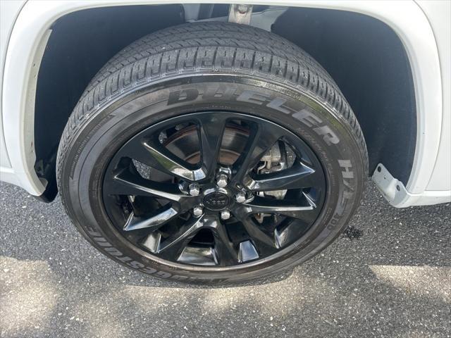 used 2022 Jeep Grand Cherokee car, priced at $28,800