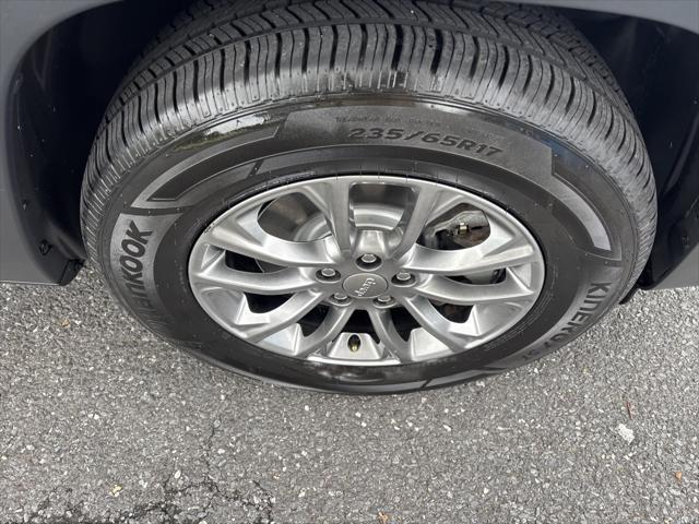 used 2019 Jeep Cherokee car, priced at $16,400