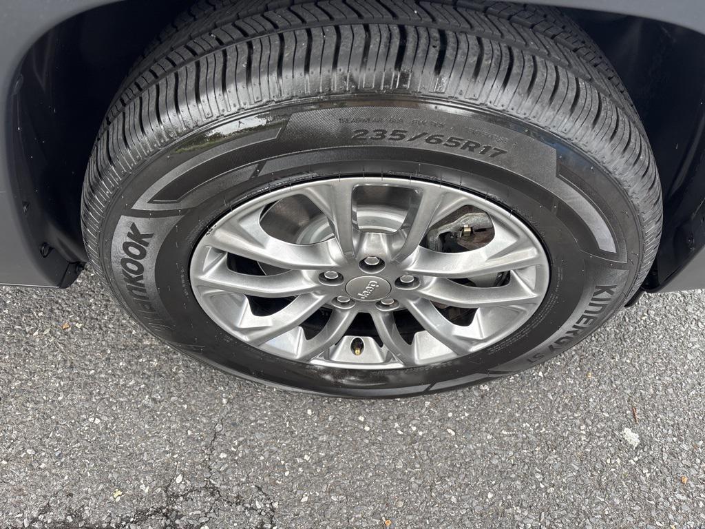 used 2019 Jeep Cherokee car, priced at $15,500