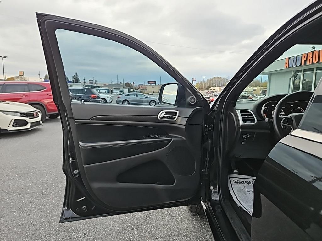 used 2015 Jeep Grand Cherokee car, priced at $11,500