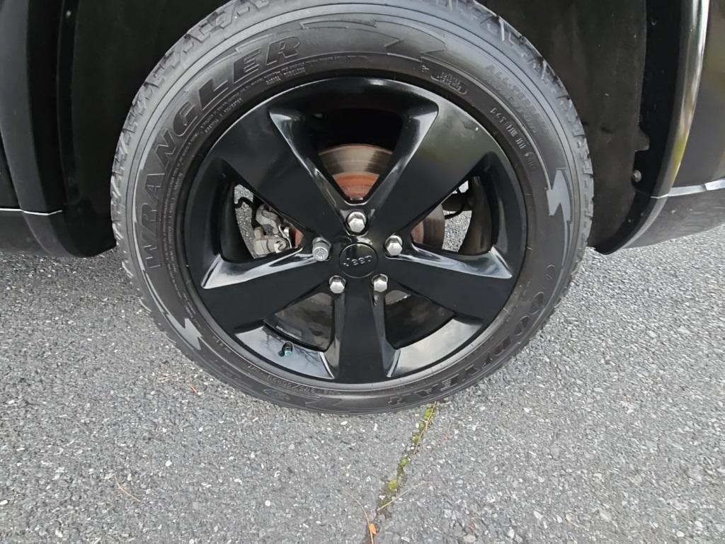 used 2015 Jeep Grand Cherokee car, priced at $11,500