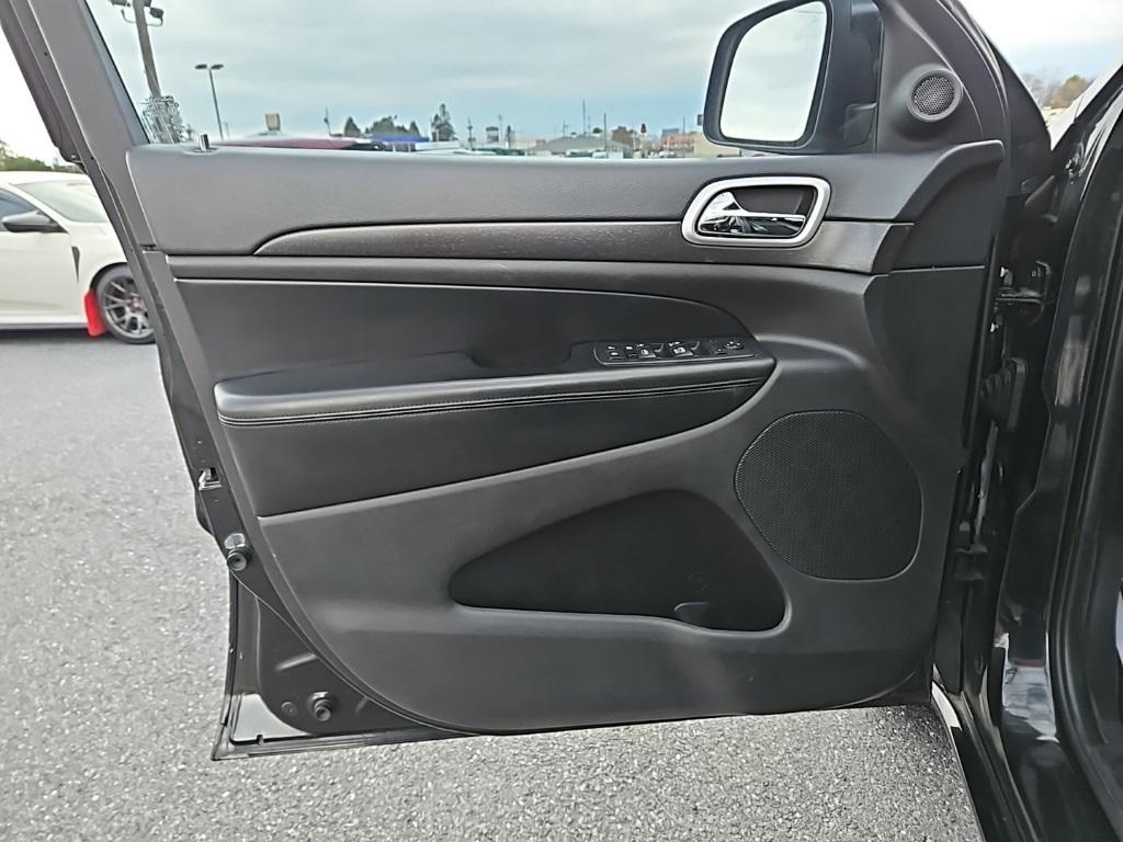 used 2015 Jeep Grand Cherokee car, priced at $11,500