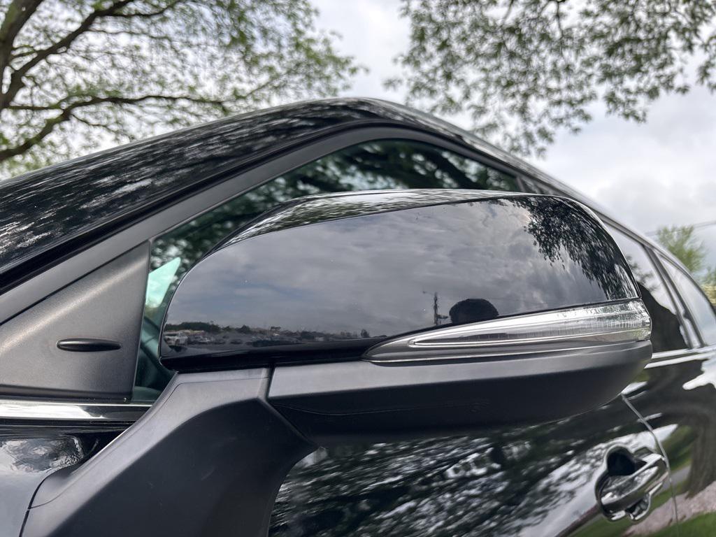 used 2021 Toyota Highlander car, priced at $32,800