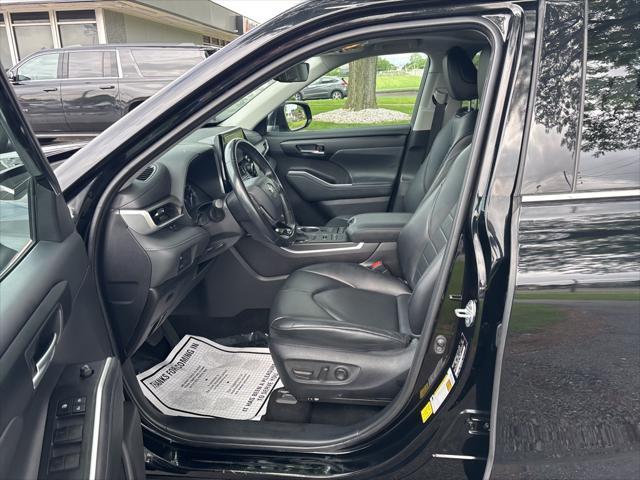 used 2021 Toyota Highlander car, priced at $34,000
