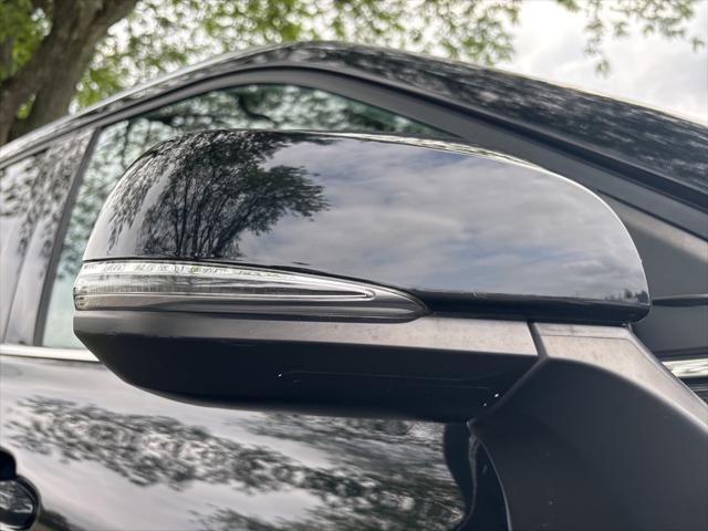 used 2021 Toyota Highlander car, priced at $34,000