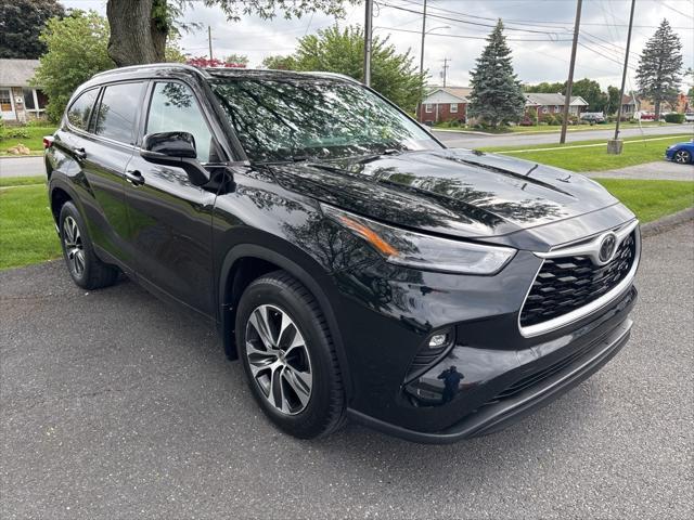 used 2021 Toyota Highlander car, priced at $34,400