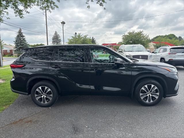 used 2021 Toyota Highlander car, priced at $34,000