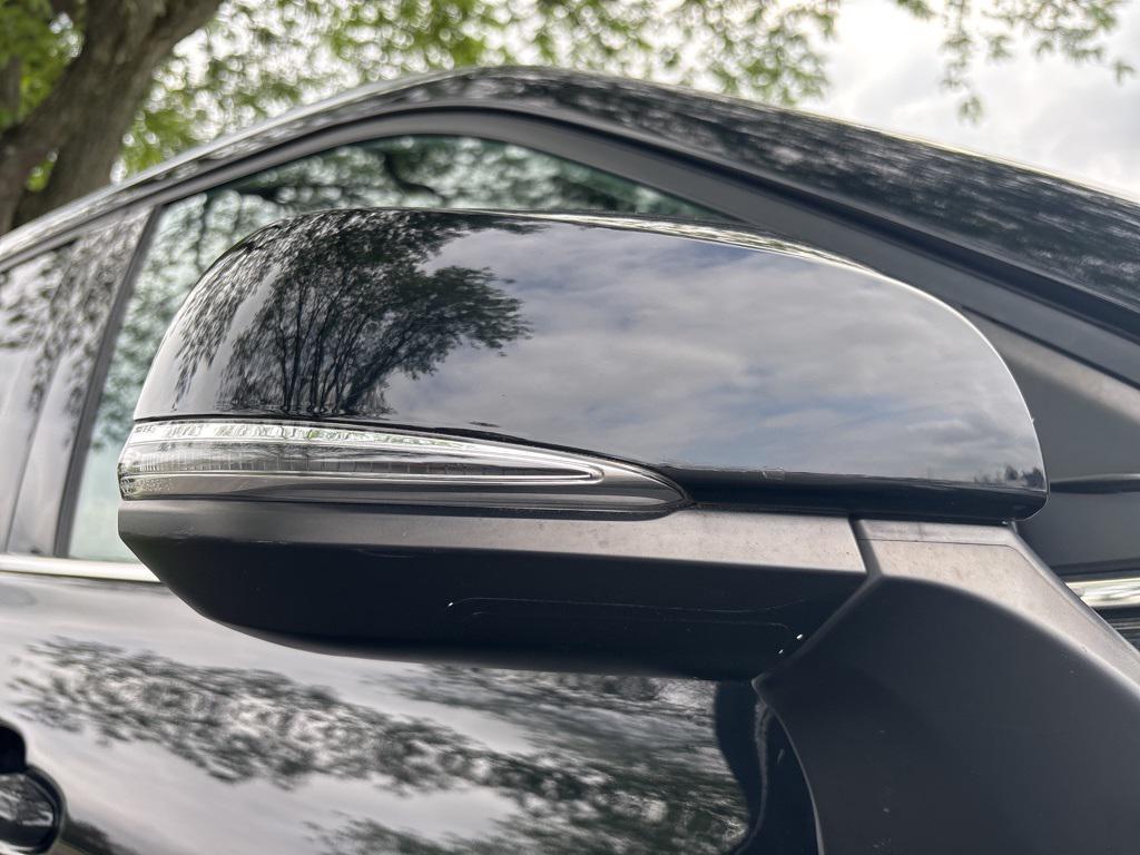 used 2021 Toyota Highlander car, priced at $32,800