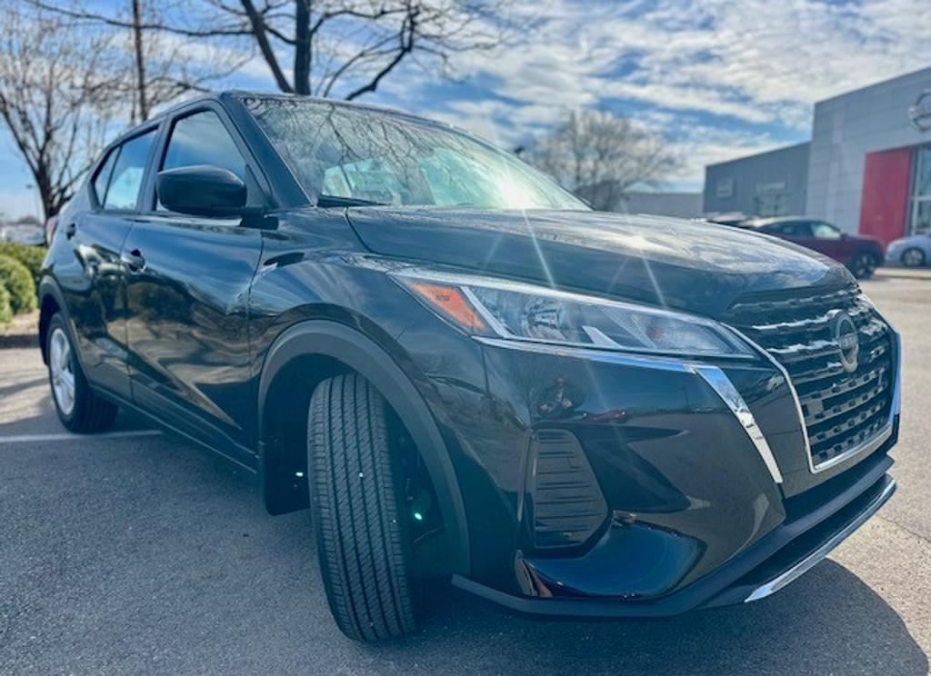 new 2025 Nissan Kicks car, priced at $23,179