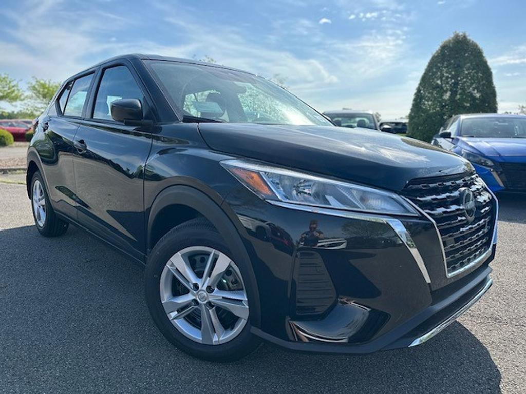 new 2025 Nissan Kicks Play car, priced at $23,760