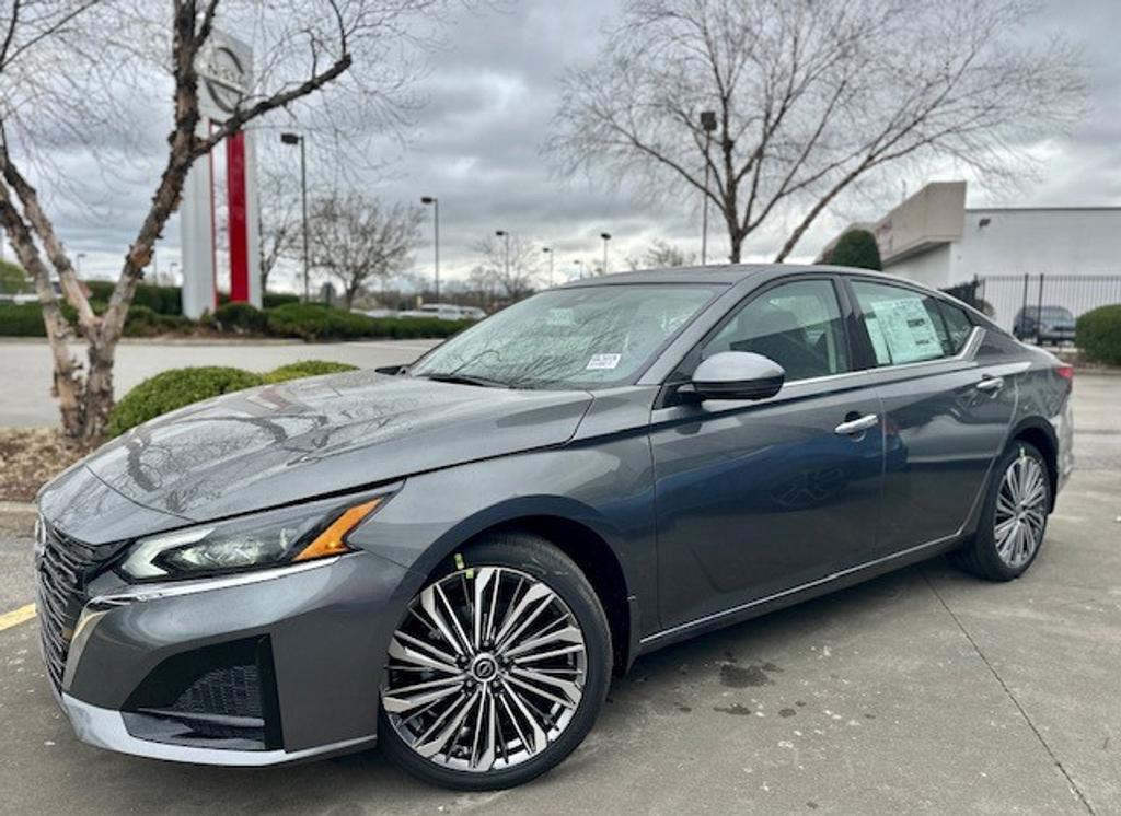 new 2025 Nissan Altima car, priced at $37,230