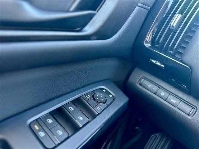 new 2025 Nissan Pathfinder car, priced at $40,219