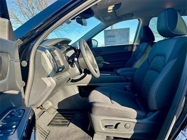 new 2025 Nissan Pathfinder car, priced at $40,219