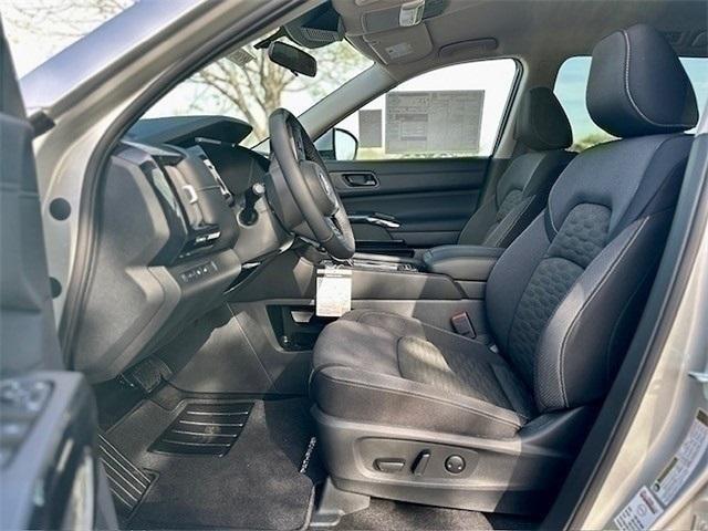new 2025 Nissan Pathfinder car, priced at $42,000