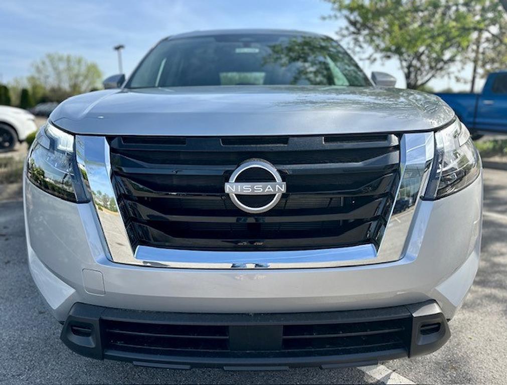 new 2025 Nissan Pathfinder car, priced at $43,775