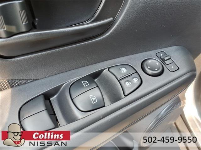 new 2025 Nissan Kicks Play car