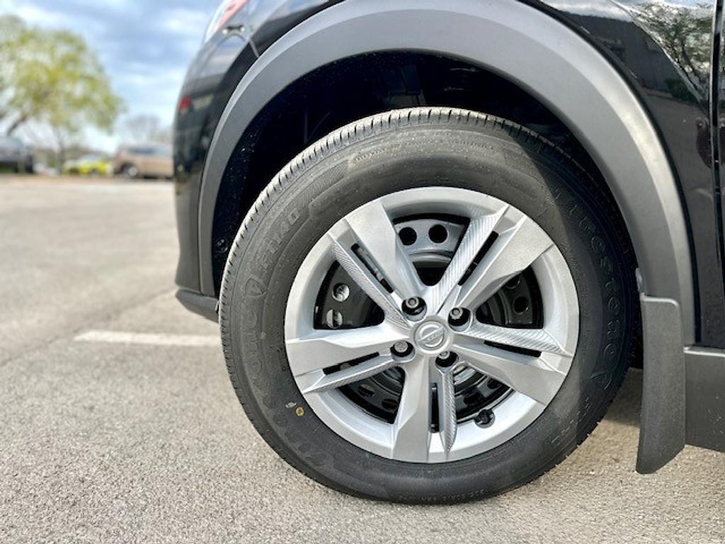 new 2025 Nissan Kicks car, priced at $23,760
