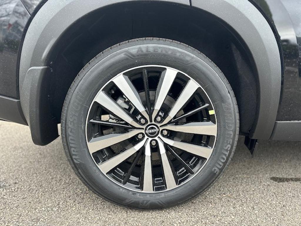 new 2025 Nissan Pathfinder car, priced at $55,600