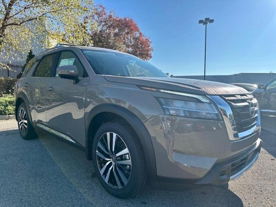 new 2024 Nissan Pathfinder car, priced at $51,516