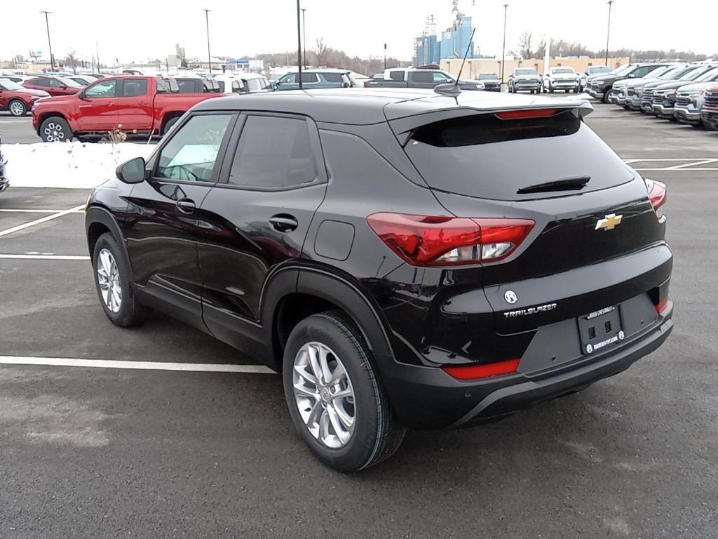 new 2025 Chevrolet TrailBlazer car, priced at $23,430