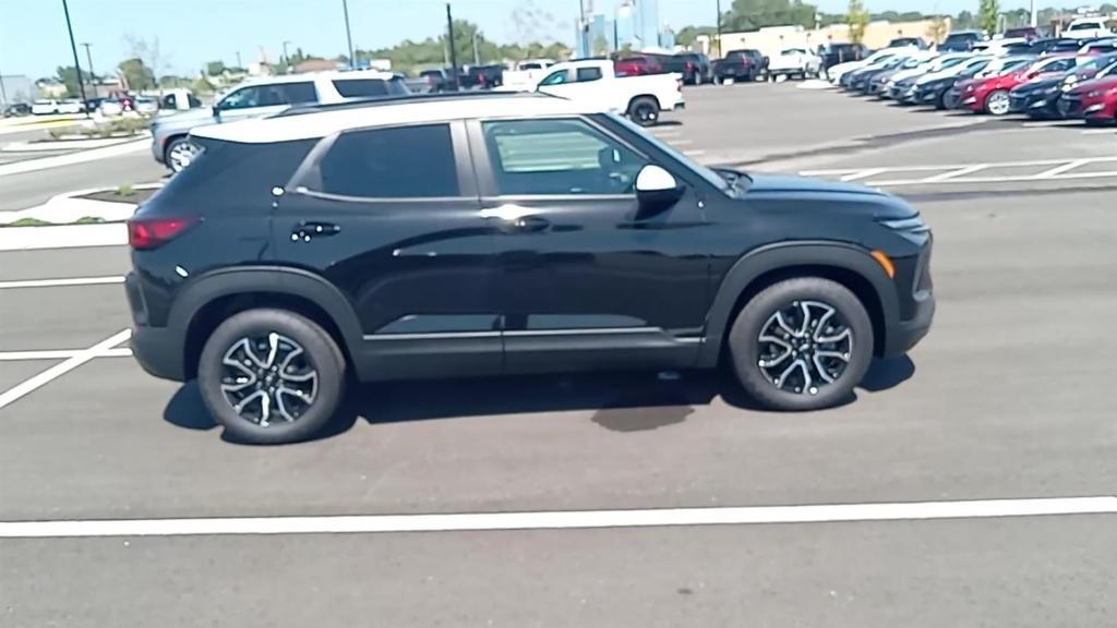 new 2025 Chevrolet TrailBlazer car, priced at $29,140