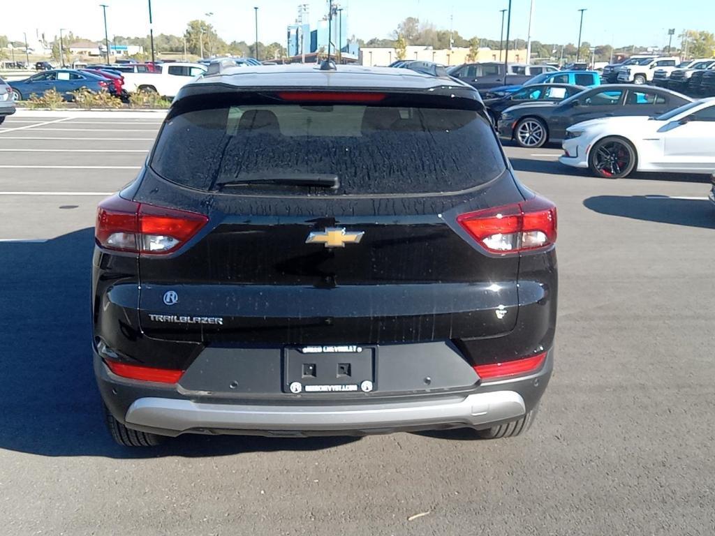 new 2025 Chevrolet TrailBlazer car, priced at $25,330