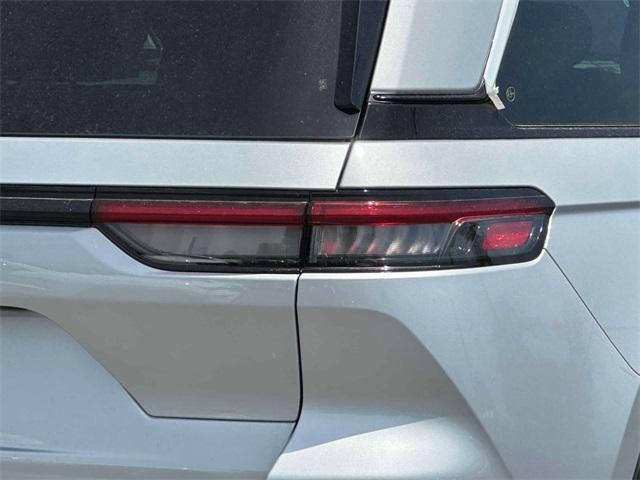 new 2025 Jeep Grand Cherokee car, priced at $43,330