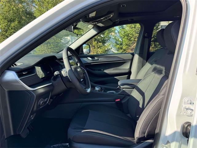 new 2025 Jeep Grand Cherokee car, priced at $42,170