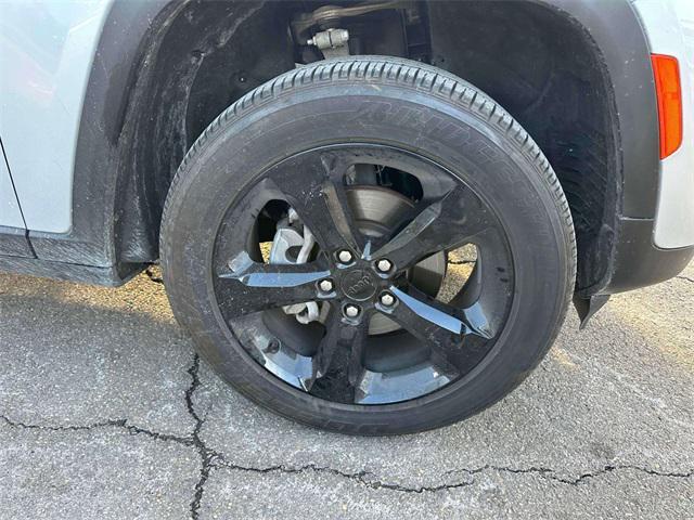 used 2024 Jeep Grand Cherokee car, priced at $31,899