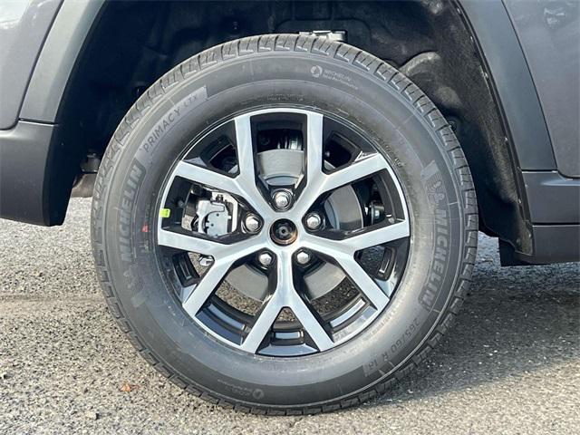 new 2025 Jeep Grand Cherokee car, priced at $43,996