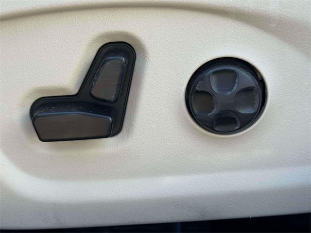 used 2016 Chrysler 200 car, priced at $10,995