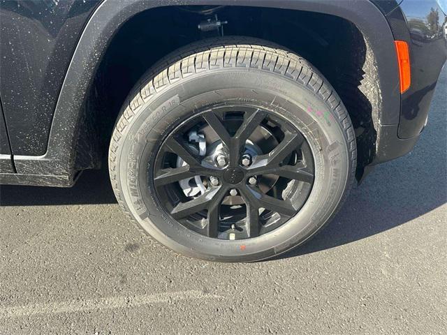 new 2025 Jeep Grand Cherokee car, priced at $44,330