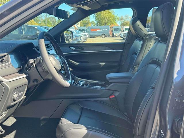 new 2025 Jeep Grand Cherokee car, priced at $53,685