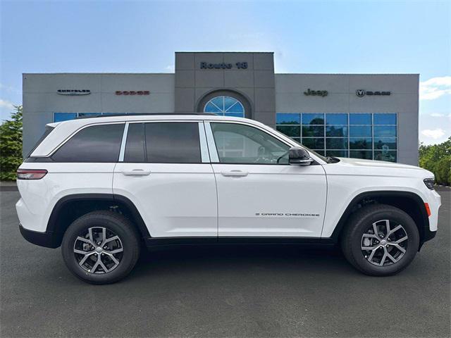 new 2025 Jeep Grand Cherokee car, priced at $49,215