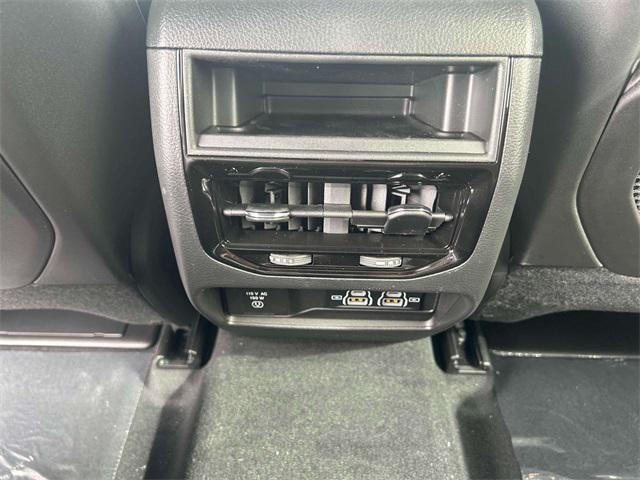 new 2025 Jeep Grand Cherokee car, priced at $45,975