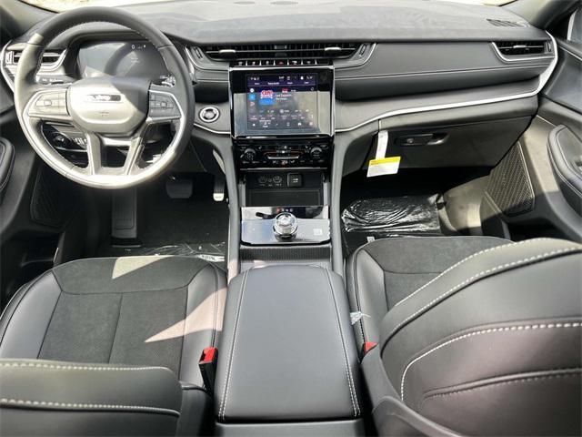 new 2025 Jeep Grand Cherokee car, priced at $45,975